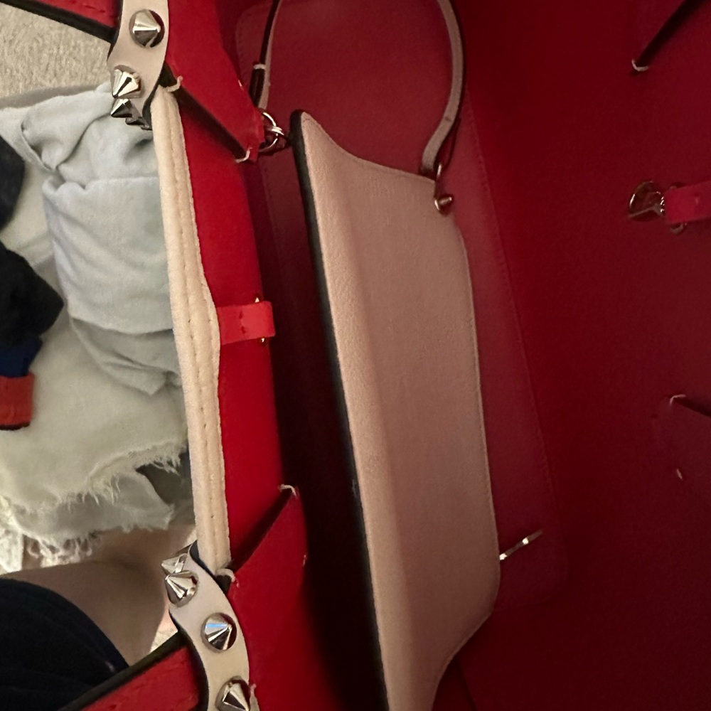 Christian Louboutin - Picture 5 of 14